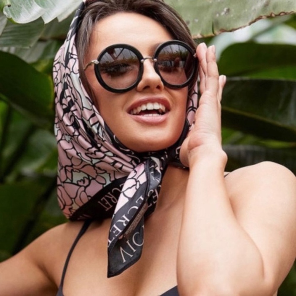 Victoria’s Secret BOMBSHELL FLORAL SCARF NWT - Picture 5 of 5
